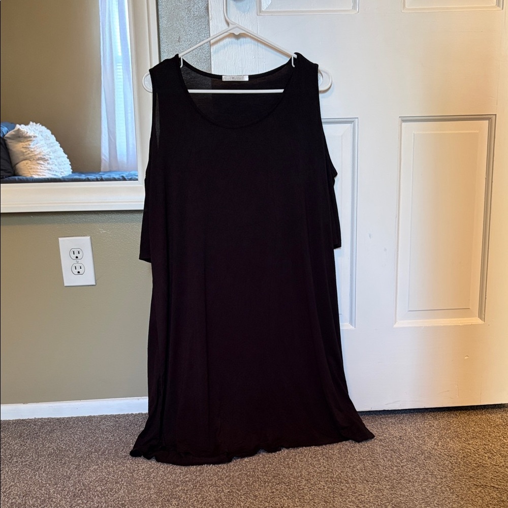 Heart Hips Classic Black Tank Top with Open Shoulders